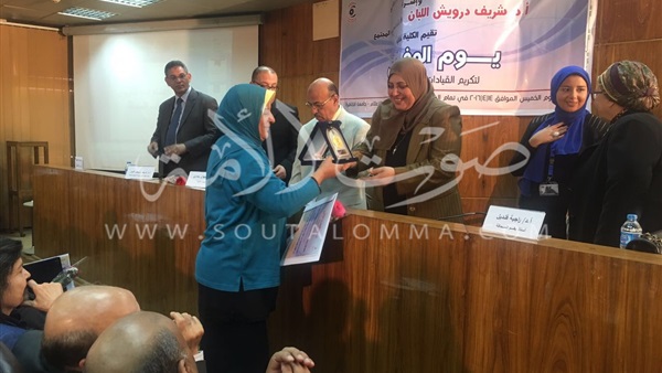 بالصور.. «إعلام القاهرة» تكرم 12 أستاذًا من الصحافة والإعلام 