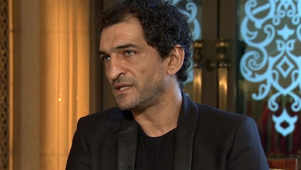 عمرو واكد لمهاجميه:«أنتو راضعين أيه»