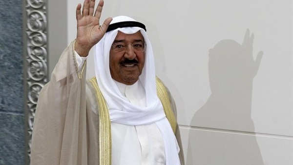 أمير الكويت يعود إلى بلاده بعد ترؤسه وفد الكويت