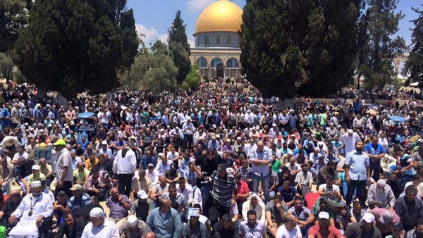  200 فلسطيني من قطاع غزة يتوجهون إلى القدس لأداء الصلاة في الأقصى