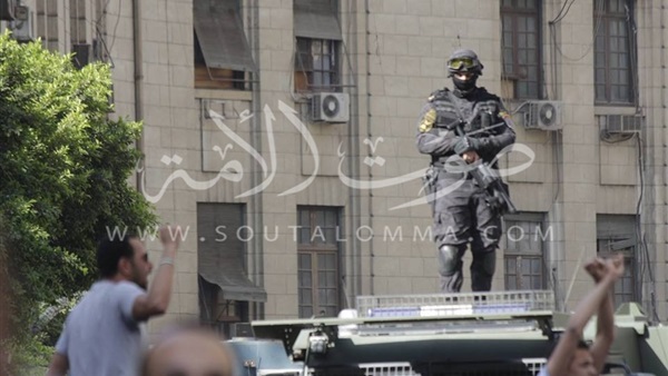 بالصور.. متظاهري «الصحفيين» يتحدون قوات الأمن في «جمعة الأرض»