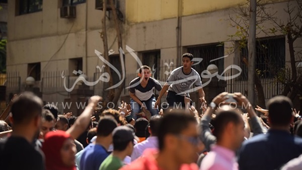 بالفيديو.. متظاهرون يهتفون «يسقط النظام» بمنطقة العتبة 