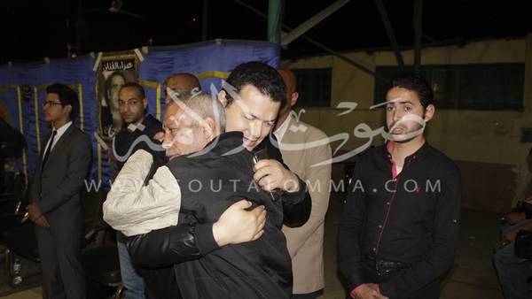 «أشرف سيف» يظهر من جديد فى عزاء «سيد زيان»