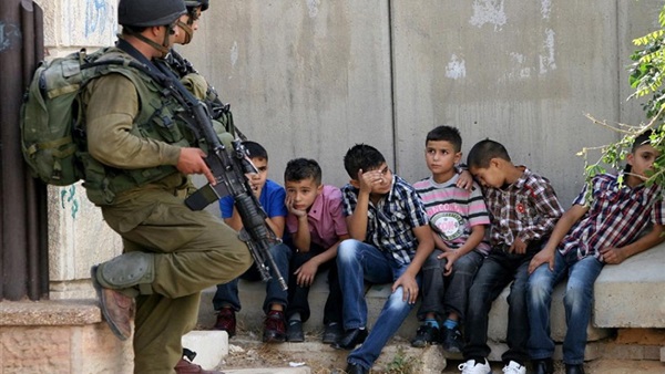 «الحركة العالمية»: المحاكم العسكرية لا تستبعد اعترافات الأطفال الفلسطينيين تحت التعذيب