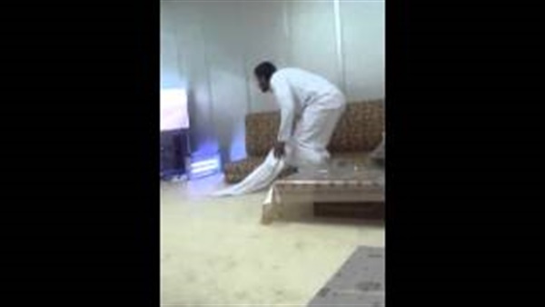 بالفيديو.. مشجع لسباق «الجمال» يشعل مواقع التواصل