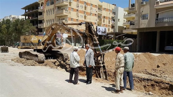 بالصور.. محافظ البحر الأحمر يتفقد منطقتي «الحجاز والكوثر» بالغردقة 