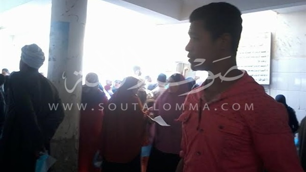 بالصور.. الكشف على 1641بقافلة طبيه بسرسنا بالفيوم 