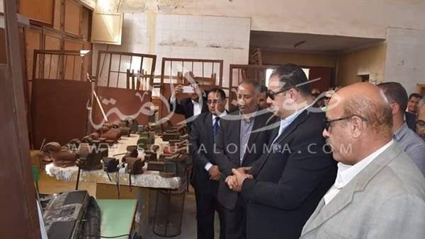 بالصور.. افتتاح معرض لإعادة تدوير مخلفات المدارس بالفيوم
