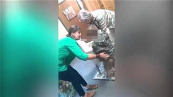 بالفيديو.. معلمة تعاتب طفل بالضرب على منطقة حساسة 