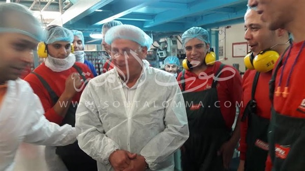 بالصور.. محافظ بورسعيد يطالب بإستغلال فرص العمل بالمشروعات الصناعية بالجنوب 