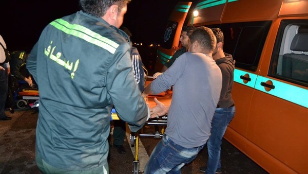 «لوري» شرطة يدهس شابين في البحيرة