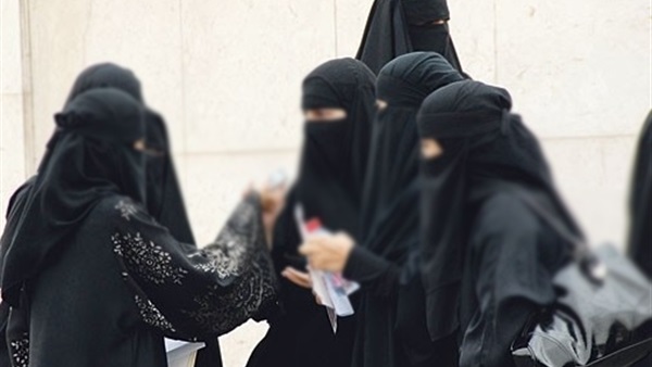 جامعة سعودية تفصل 10 طالبات بسبب «تيشرت الأهلي»