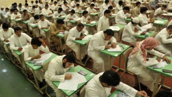 أستاذ يجبر تلاميذه على أداء الامتحان الساعة الثالثة فجرًا 