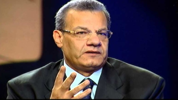 عادل حمودة لـ «ادرعى» :« لو فتح لك مسلم باب هتلاقى 1000 باب مُغلق» 