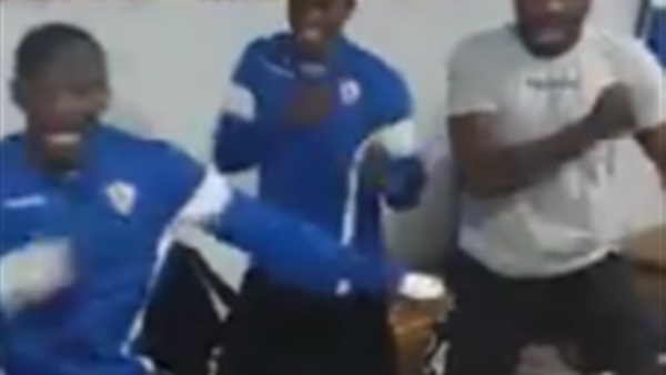 شاهد.. احتفال على الطريقة الإفريقية بعد تأهل الزمالك لدور المجموعات 