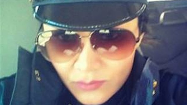 فصل ضابطة شرطة بسبب صور شبه عارية لها بسيارة الدورية