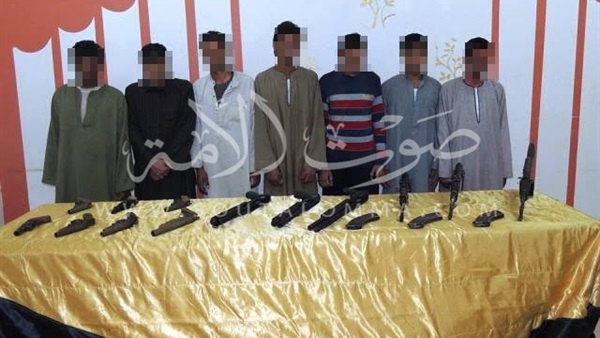 بالصور.. ضبط 27 شخصا بحوزتهم ترسانه سلاح ببني سويف