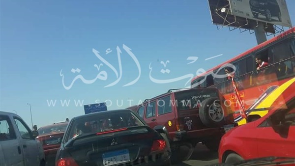بالصور.. الأمن يفتح كوبري «برج العرب».. والجماهير في طريقها للاستاد