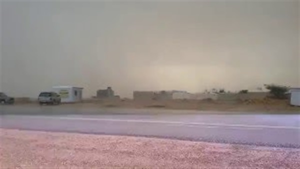 بالفيديو.. صاعقة تضرب شابا بشدة