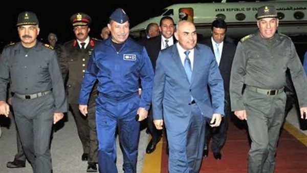 وزير الدفاع يعود الي مصر  بعد أداء فريضة الحج  