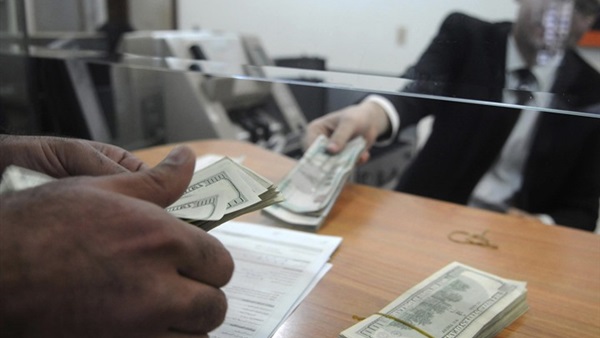 قطار الدولار يواصل دهس الغلابة بسعر 11.60 جنيه