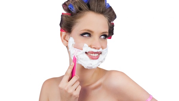 حلاقة الوجه موضة في عالم تجميل النساء