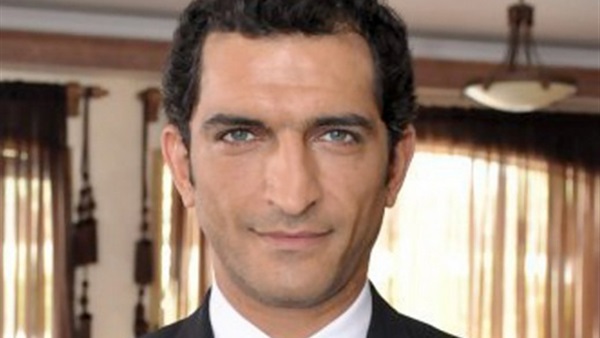 عمرو واكد يوضح حقيقة اعتداء ضابط جيش عليه