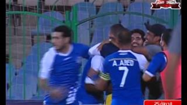 بالفيديو.. أسوان يضرب الشرطة بثنائية في الشوط الأول