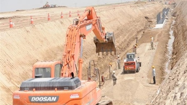 مزارعى الأراضى الواقعه بنطاق محور قناة السويس يطالبون بالتعويضات