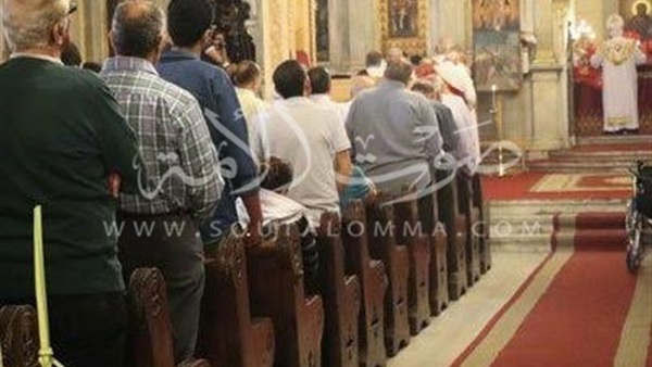 بالصور .. كنائس الإسكندرية تحتفل بـ«أحد السعف» 