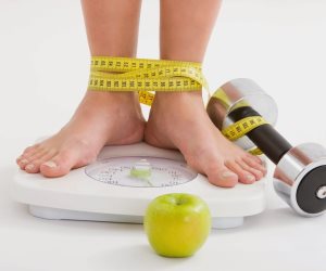 5 نصائح لتجنب زيادة الوزن في العام الجديد.. النشاط مع الوجبات الخفيفة
