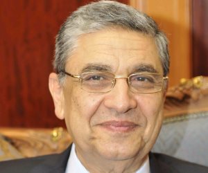 وزير الكهرباء يفتتح المرحلة الأولى لأكبر محطة طاقة شمسية في مصر