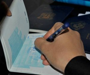 القبض على شخص مدرج على قوائم الوصول بمطار سوهاج لتزويره جواز سفره