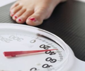 باحثون يحذرون من المنتجات الدعائية لإنقاص الوزن.. تسبب مشكلات فى الجهاز الهضمى