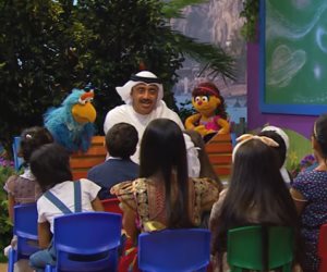 وزير الخارجية الإماراتي يُشارك في برنامج أطفال ويروي قصة «سنان ورحلة الأرقام»