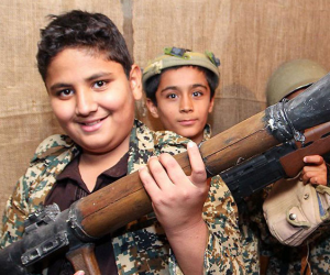أكلوا لحوم صغار اليمن.. 6 أدلة توثق جرائم تجنيد الأطفال بمليشيات الحوثيين