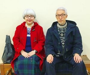 الحب ولع فى الدرة.."كابلز" يرتدى لبس متشابه خلال 37 سنة زواج