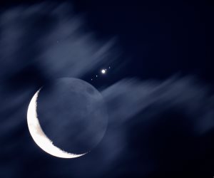معهد الفلك: قمر شعبان يصل لمرحلة التربيع الأول اليوم