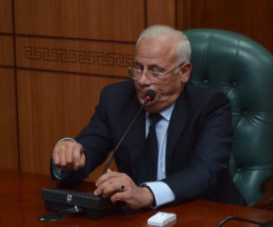 محافظ بورسعيد يوجه بتحقيق أقصى استفادة من الخطط الاستثمارية 