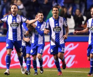 ديبورتيفو يفجر مفاجأة بالفوز على برشلونة 2-1 في الدوري الإسباني لكرة القدم