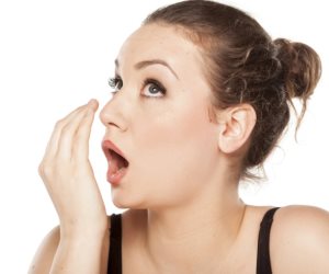 رائحة الفم الكريهه علامة على أمراض عديدة منها السرطان