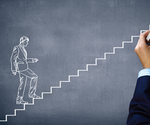 لو بتقضى ساعات طويلة فى العمل..  6 نصائح هتساعدك على قضائه بنشاط 