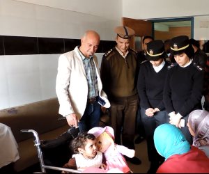 مباحث القليوبية تتبع فيديو «تعذيب طفلة» على فيس بوك وتضبط المتهمين (صور)