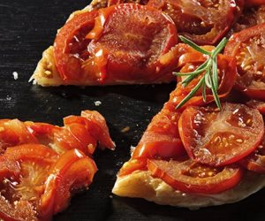 هتعملى غدا ايه بكرا؟.. تارت الطماطم والريحان