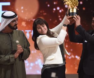 الإمارات تمنح «سيدة الجليد» جائزة «أفضل معلمة في العالم» (صور)