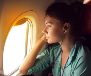 كيف تواجه تورم القدمين أثناء رحلة طيران طويلة؟