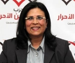 منى جاب الله تسلم جوائز ختام الدورة الرمضانية الأولى بمنشأة ناصر 
