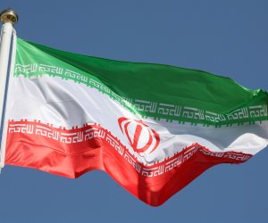 مصادر عسكرية: 12 خبيرًا إيرانيًا يزرعون ألغامًا بحرية في «البحر الأحمر»