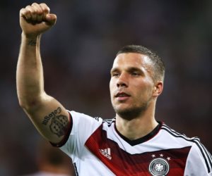 بالفيديو.. بودولسكى يقود ألمانيا للفوز علي إنجلترا في "مباراة الوداع"