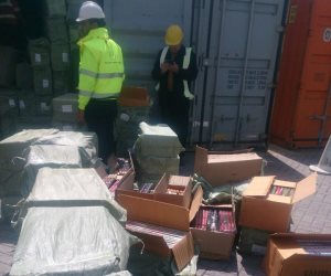 إحباط محاولة تهريب 25 طن ألعاب نارية محظورة عبر ميناء بورسعيد (صور)